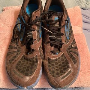 Mens Brooks Pure Grit shoes size 11.5